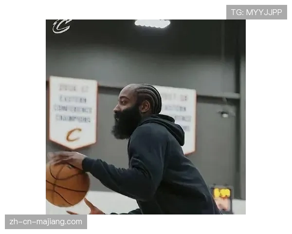 莫布里阿伦内线双塔被激活 哈登传球创造大量轻松得分机会 莫布里阿伦内线双塔被激活 哈登传球创造大量轻松得分机会